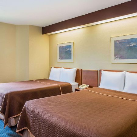 Travelodge By Wyndham Fort Myers Airport Zewnętrze zdjęcie