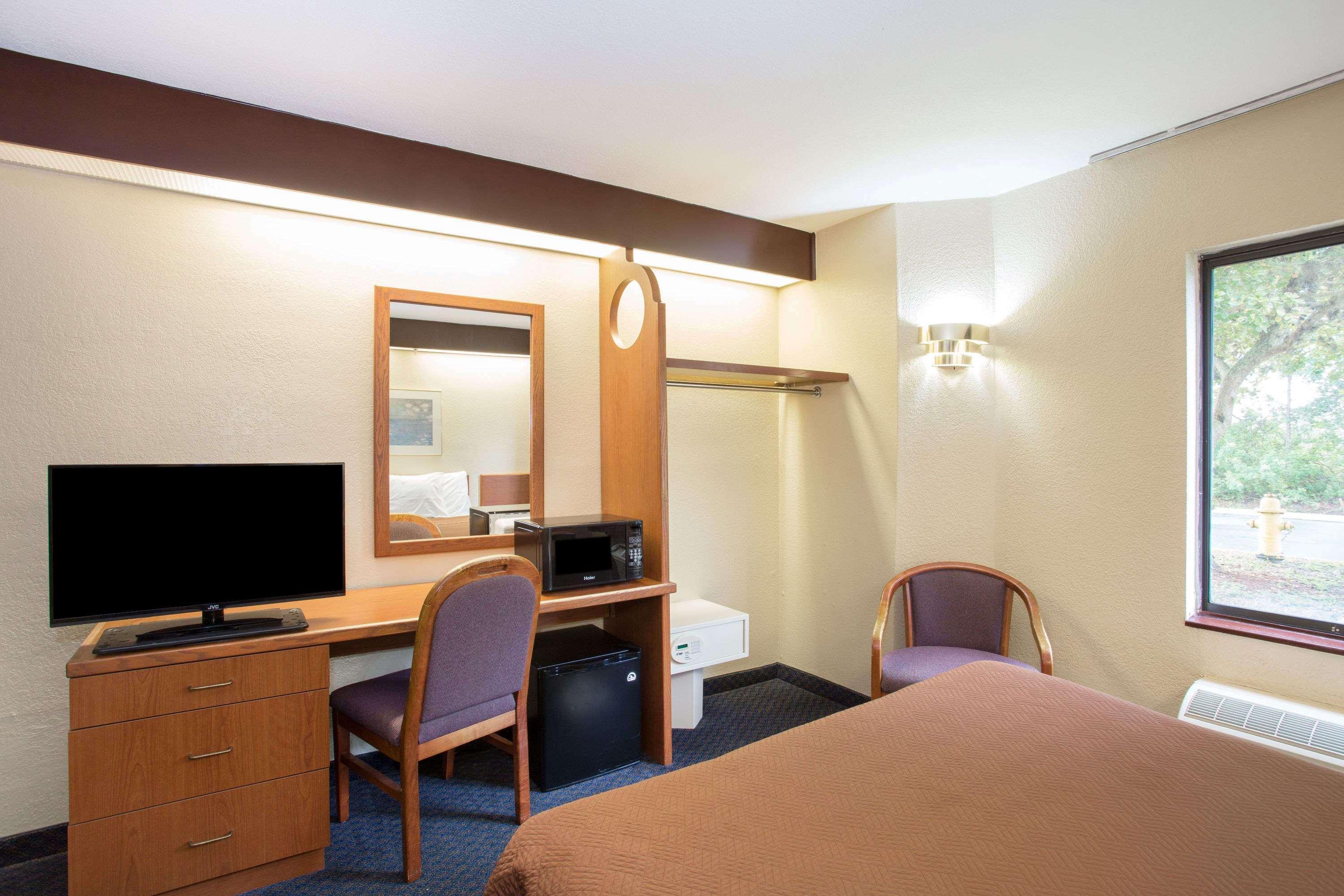 Travelodge By Wyndham Fort Myers Airport Zewnętrze zdjęcie