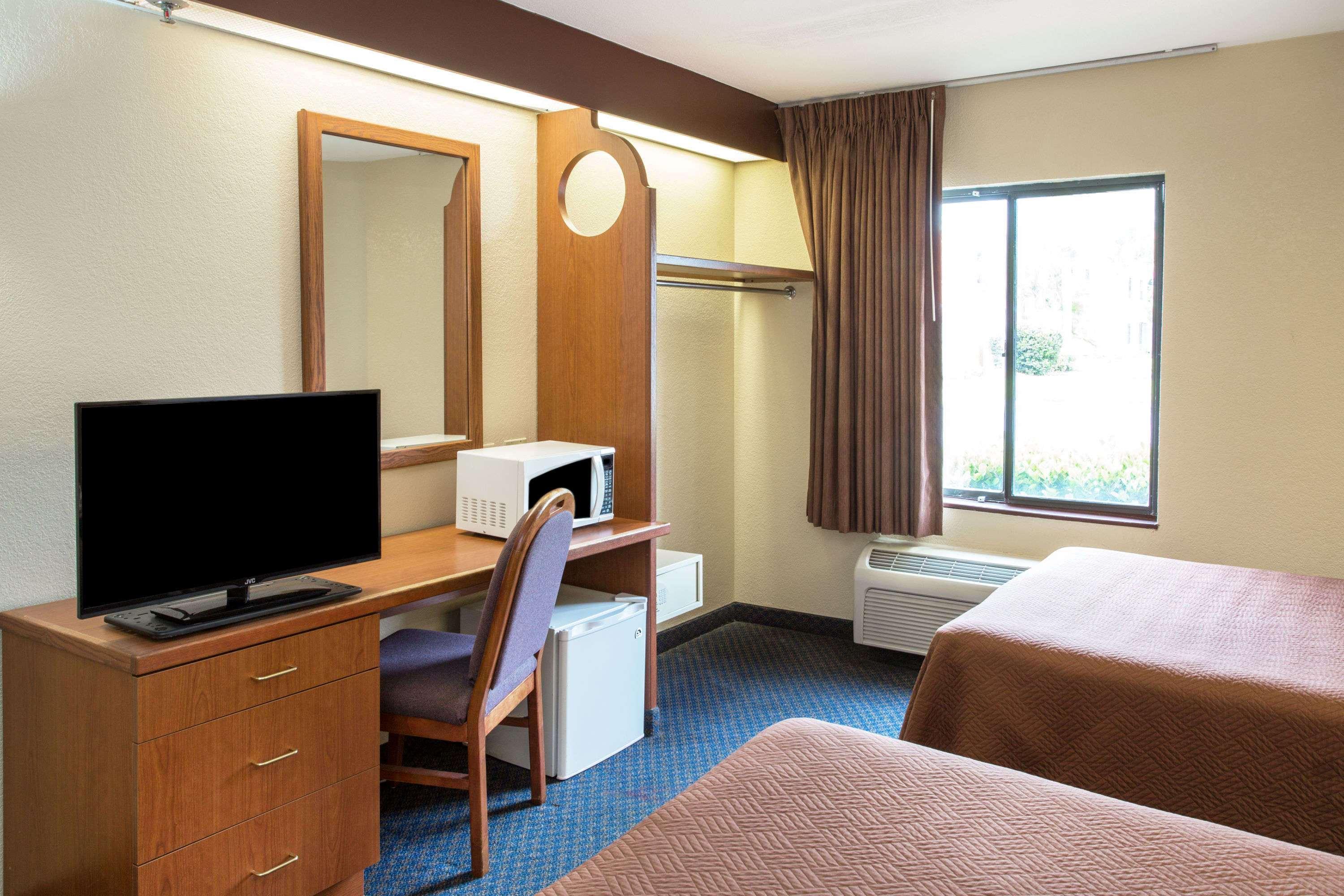 Travelodge By Wyndham Fort Myers Airport Zewnętrze zdjęcie