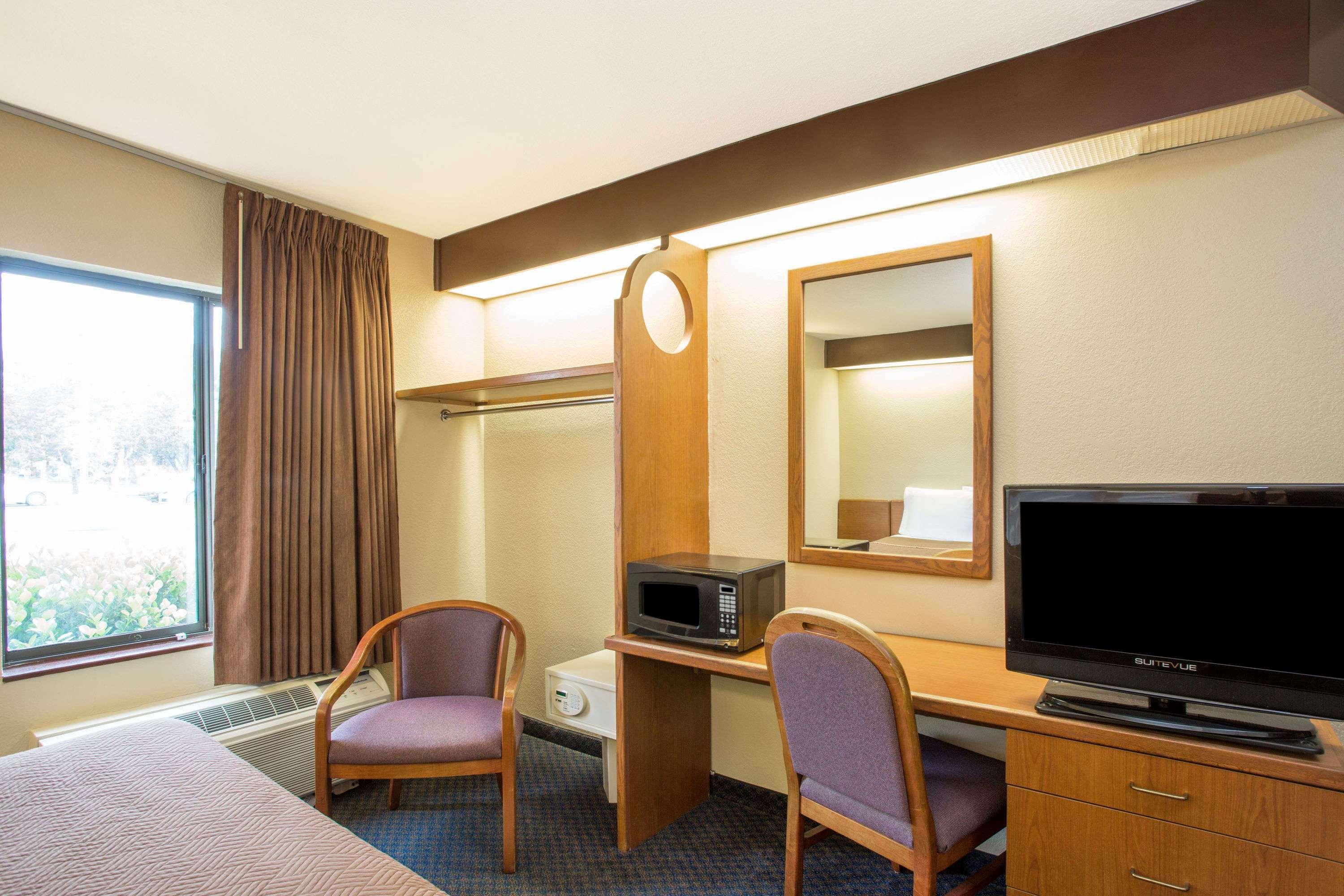 Travelodge By Wyndham Fort Myers Airport Zewnętrze zdjęcie