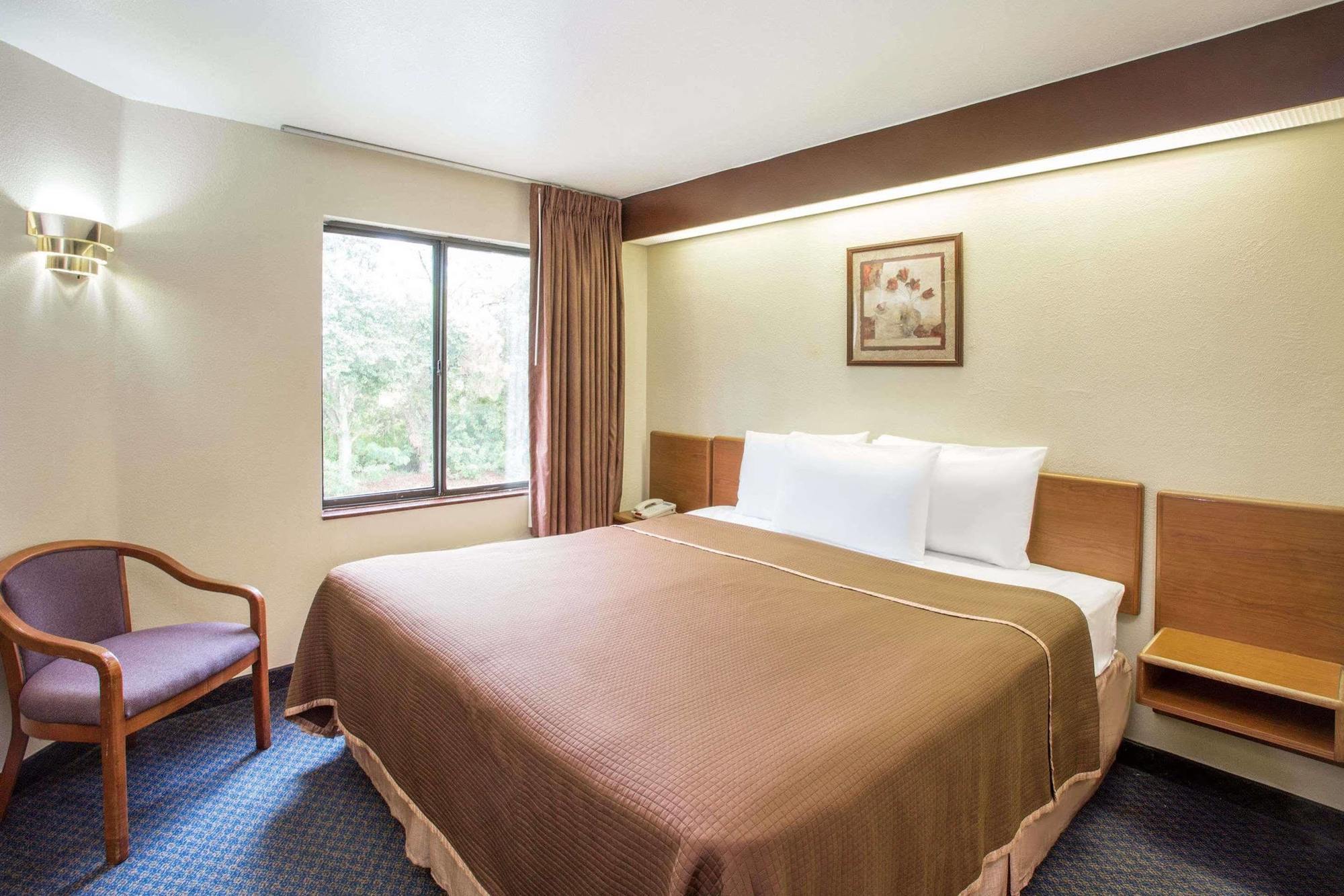 Travelodge By Wyndham Fort Myers Airport Zewnętrze zdjęcie