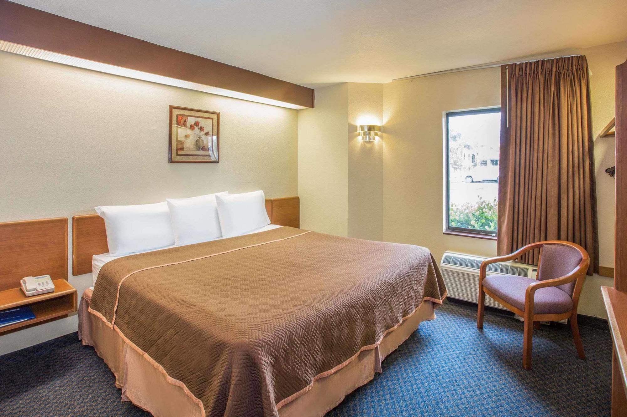 Travelodge By Wyndham Fort Myers Airport Zewnętrze zdjęcie